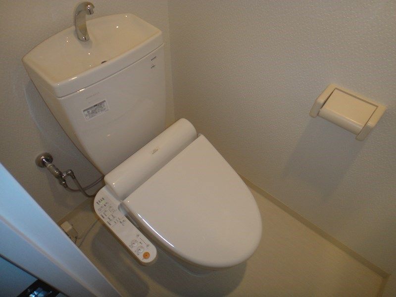 都営大江戸線 蔵前駅 徒歩2分 6階建 築16年のトイレ写真