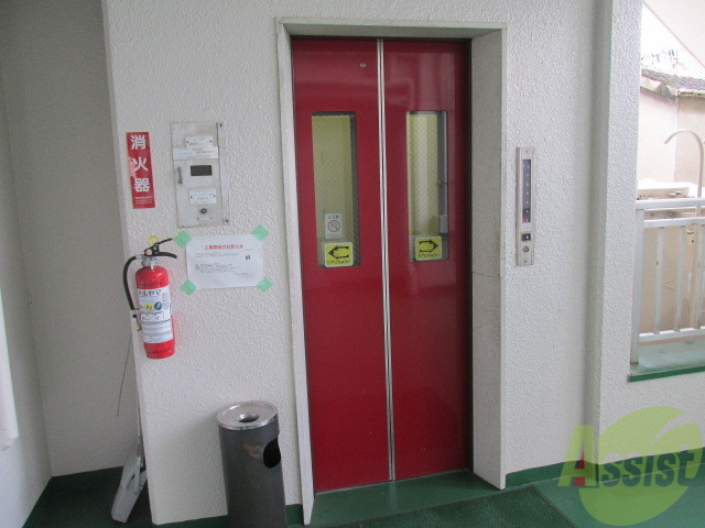 エントランス　うれしいエレベーターつき。
