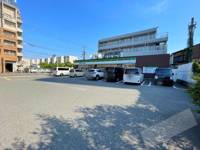 コンビニ　ファミリーマート南住吉店（コンビニ）まで421m