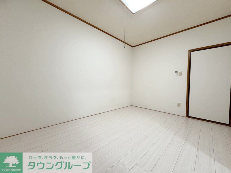 東武野田線 豊春駅 徒歩5分 2階建 築40年の居間写真