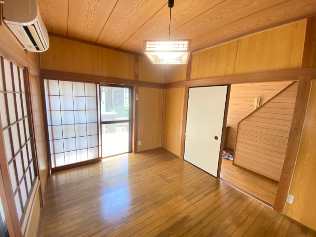 五香南貸家の居間写真
