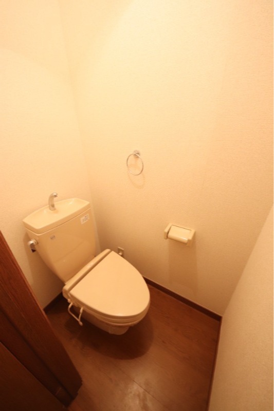 阪急今津線 甲東園駅 徒歩2分 3階建 築24年のトイレ写真