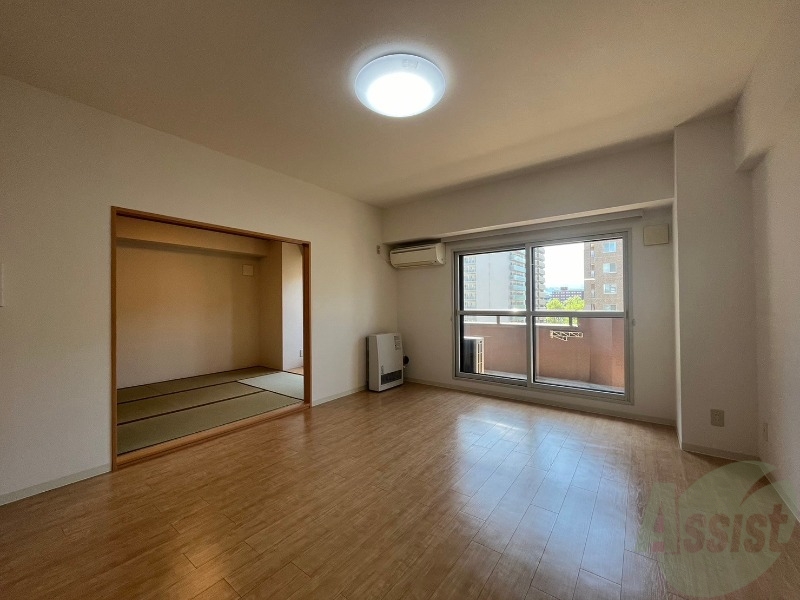 居室・リビング　広くてキレイなお部屋が広がっていて、充実した生活が送れそう。