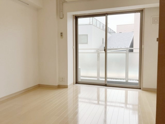 ソレーユ横濱大口の居間写真