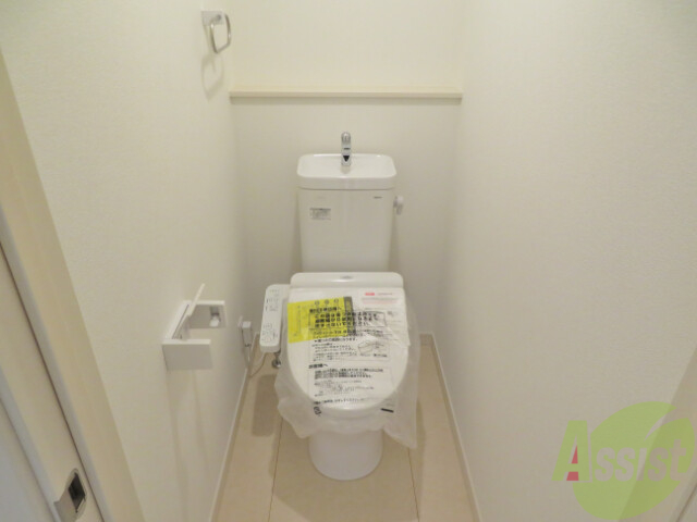 トイレ　トイレは温水洗浄便座機能がついています。