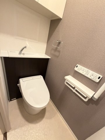 トイレ　清潔感のあるトイレです