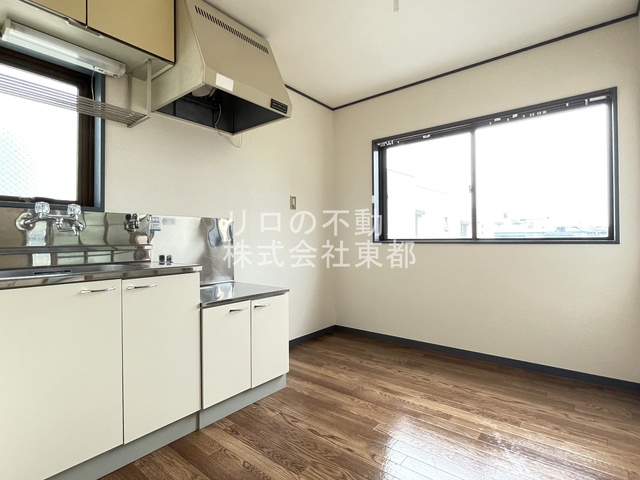 居室・リビング　キッチンひろびろ、自炊派におすすめのお部屋です♪