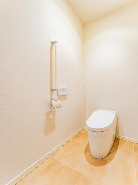 トイレ　※写真は同タイプ住戸です。