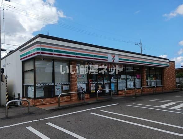 コンビニ　セブンイレブン金沢松村４丁目（コンビニ）まで721m