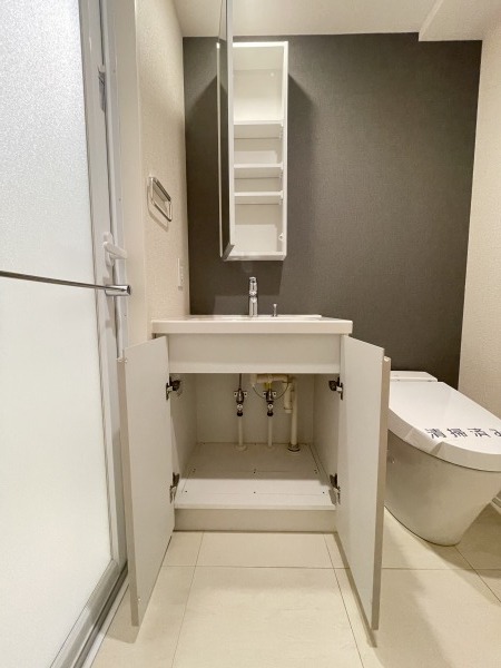 洗面設備　※写真は類似間取り別部屋。色味等異なる場合があります。