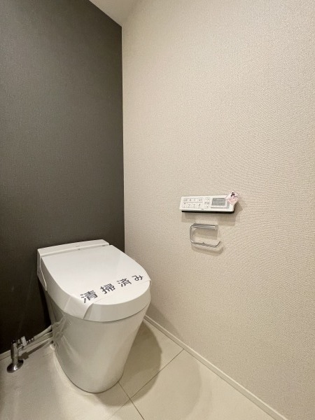 トイレ　※写真は類似間取り別部屋。色味等異なる場合があります。