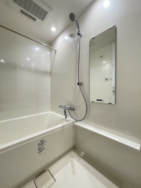 バス・シャワールーム　※写真は類似間取り別部屋。色味等異なる場合があります。