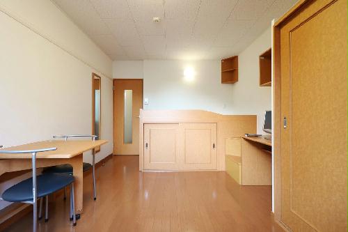 居室・リビング　１Ｆはフローリング仕様・２Ｆは絨毯仕様になります。