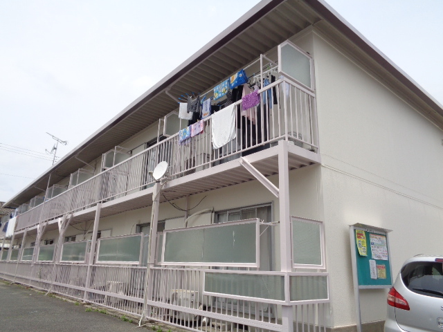 上野ハイツの建物外観