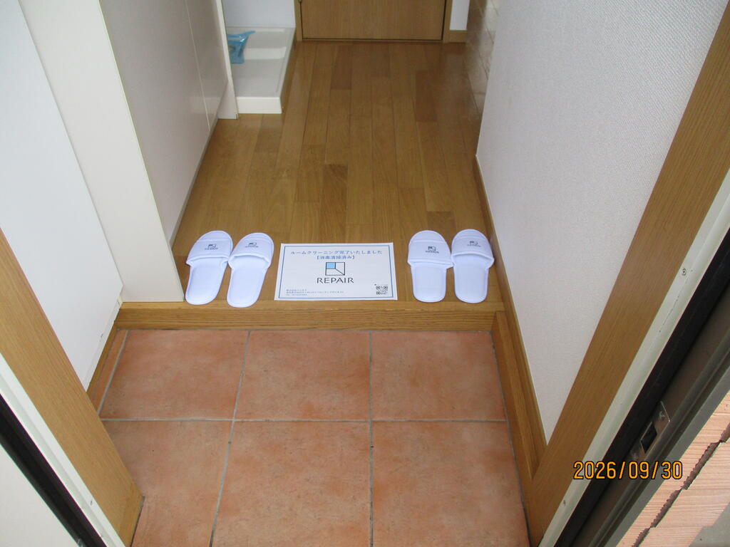 ハイネス西日暮里の玄関写真