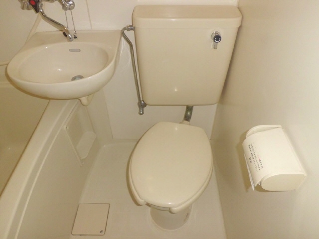 東急東横線 綱島駅 徒歩15分 2階建 築38年のトイレ写真