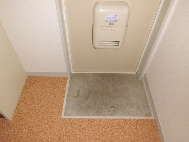 東急東横線 綱島駅 徒歩15分 2階建 築38年の玄関写真
