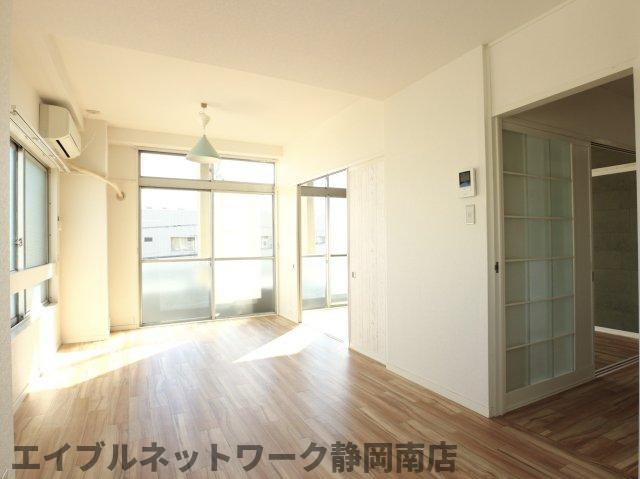 居室・リビング　おしゃれな居間です