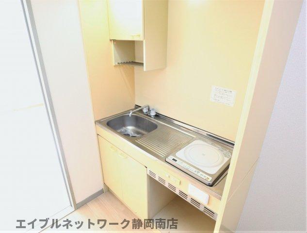 キッチン　コンパクトなキッチンで掃除もラクラク