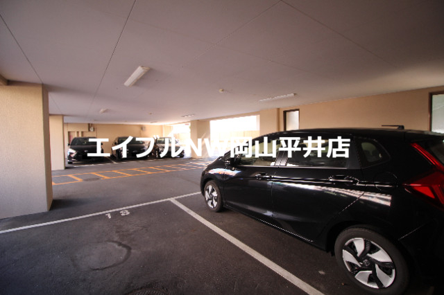 【岡山市中区小橋町のマンションの駐車場】