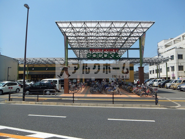 スーパー　万代久宝寺駅前店（スーパー）まで586m