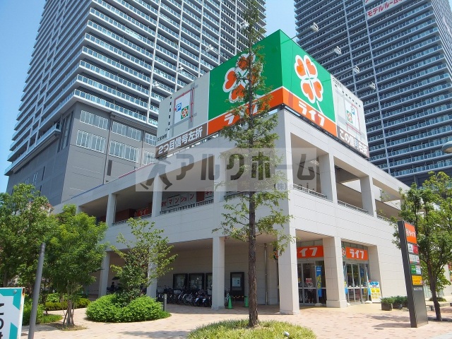 コンビニ　ファミリーマートJR久宝寺駅北店（コンビニ）まで195m