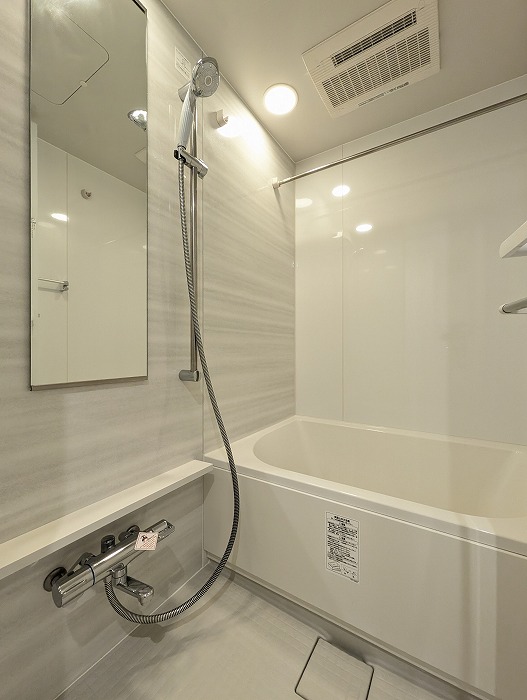 バス・シャワールーム　※写真は類似間取り別部屋。色味等異なる場合があります。