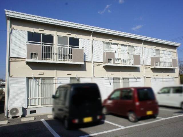 栃木市大平町富田のアパートの建物外観
