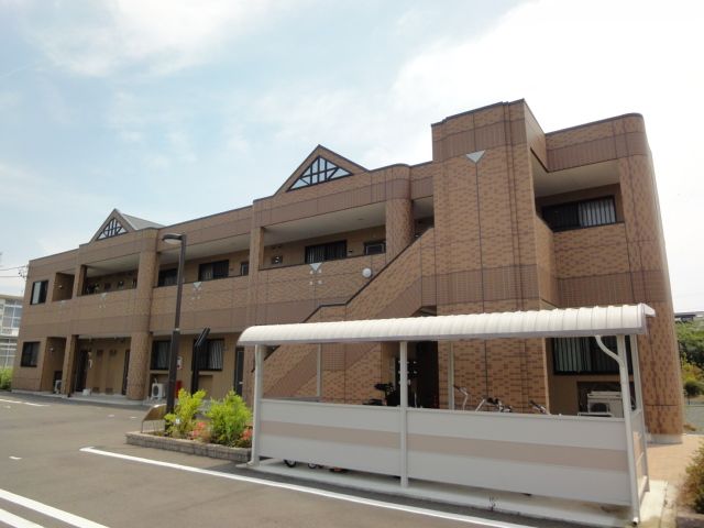 掛川市薗ケ谷のアパートの建物外観