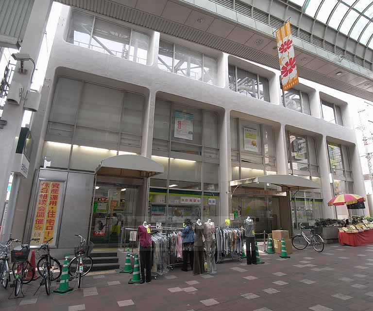 【ＪＲ桃山駅南３の銀行】