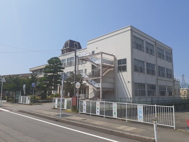 【ディープ　リヴィールの小学校】