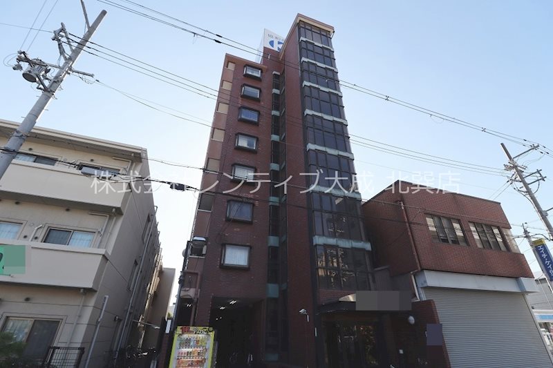 【大阪市平野区加美北のマンションの建物外観】