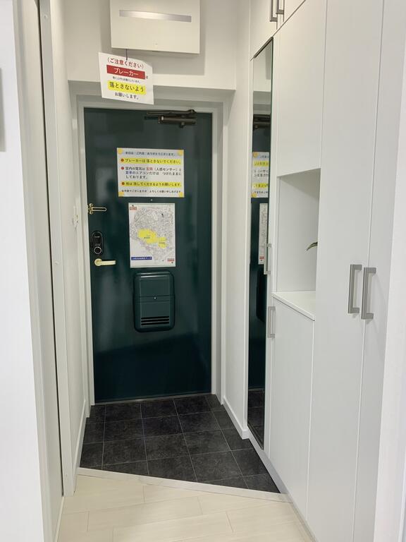 玄関　※別部屋参考写真