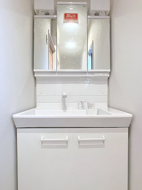洗面設備　お手入れしやすい洗面台です！