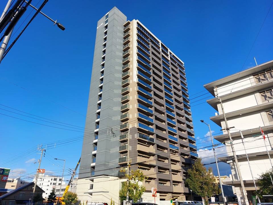 クラースタワー松山駅前の建物外観