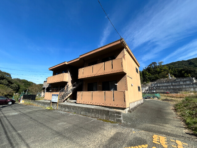 古賀市薬王寺のアパートの建物外観