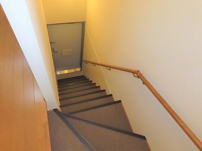 玄関　1階に玄関がある内階段のお部屋です