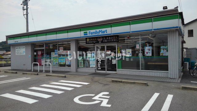 【鈴鹿市岸岡町のアパートのコンビニ】