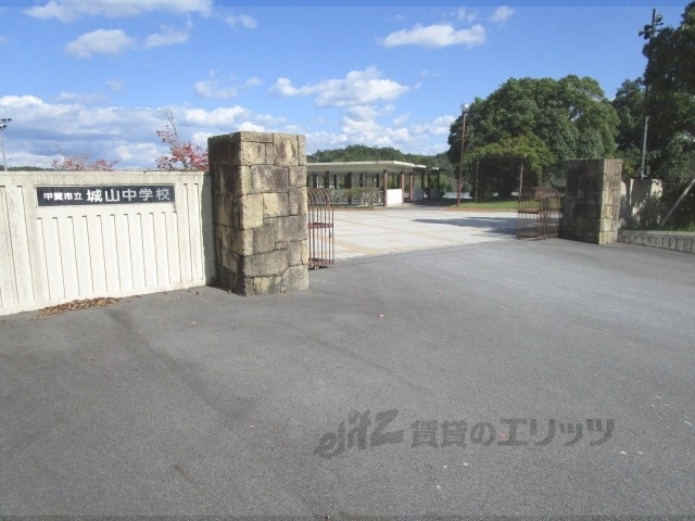 【甲賀市水口町水口のアパートの中学校】