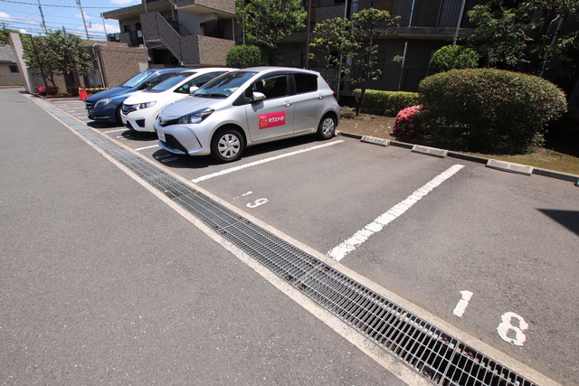 【横浜市瀬谷区阿久和東のマンションの駐車場】