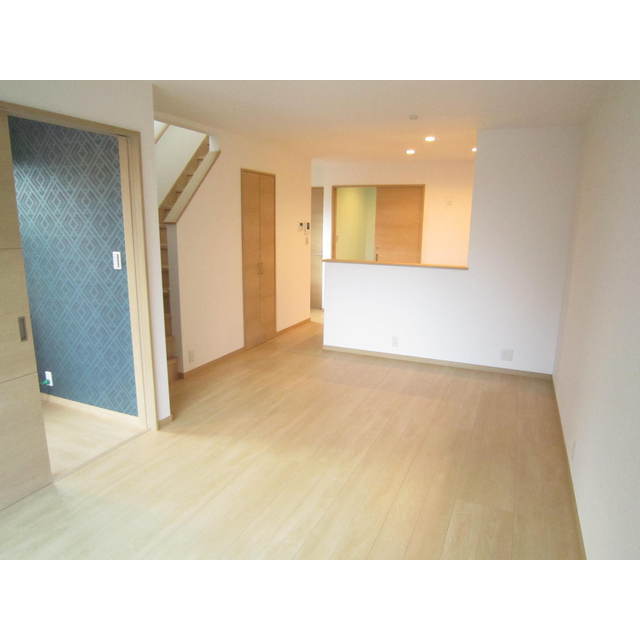 居室・リビング　オープンカウンターの南向きリビング