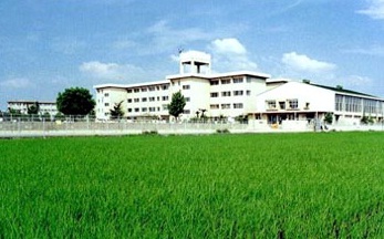 中学校　寝屋川市立第八中学校（中学校）まで1932m