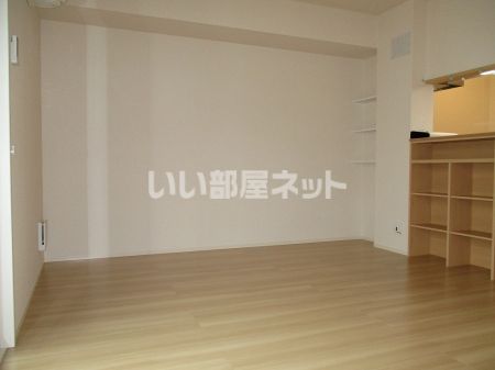 【市原市白金町のアパートの居室・リビング】