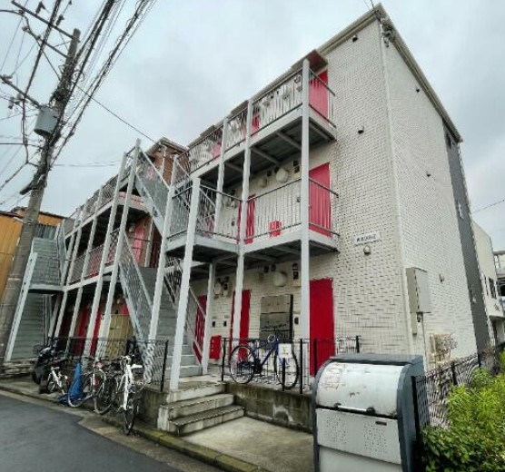 【横浜市鶴見区小野町のアパートの建物外観】