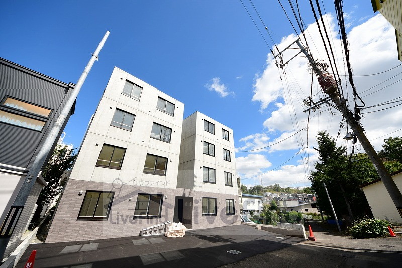 【札幌市南区真駒内東町のマンションの建物外観】