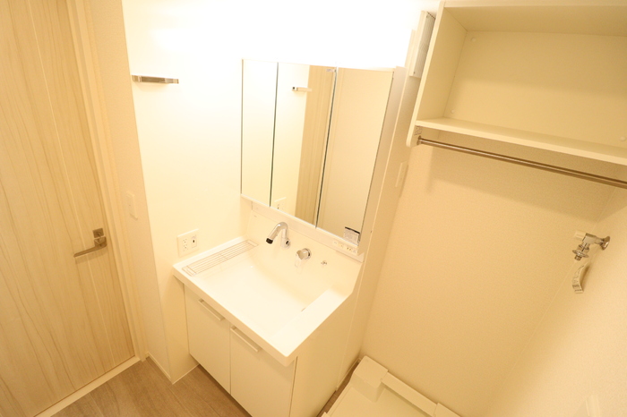 洗面設備　独立洗面台は忙しい朝の見方です。