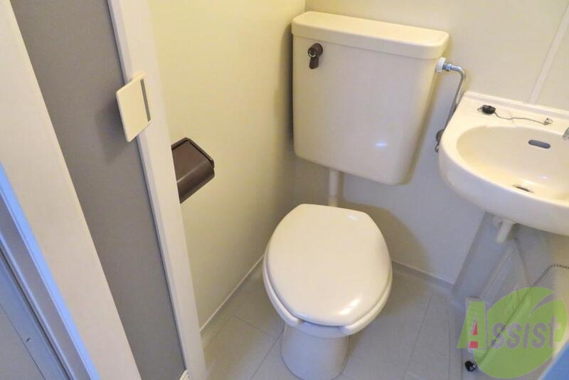 トイレ　バスルーム内のトイレです、お掃除する時はまとめてできますね