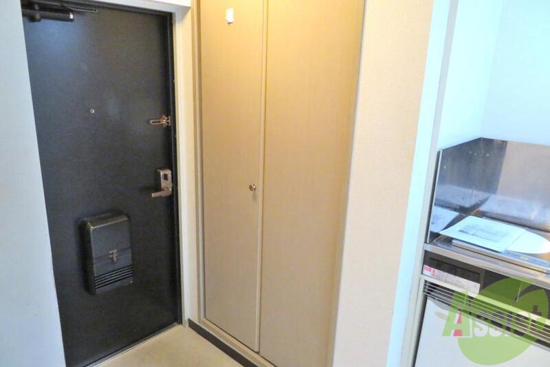 収納　玄関横にはシューズボックスとクローゼットがあります