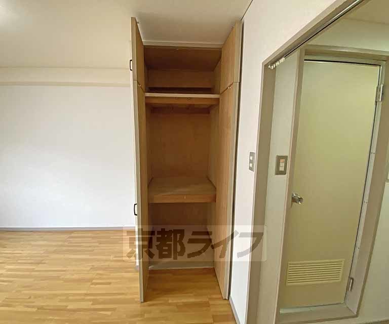 収納　奥行きあるクローゼットです。