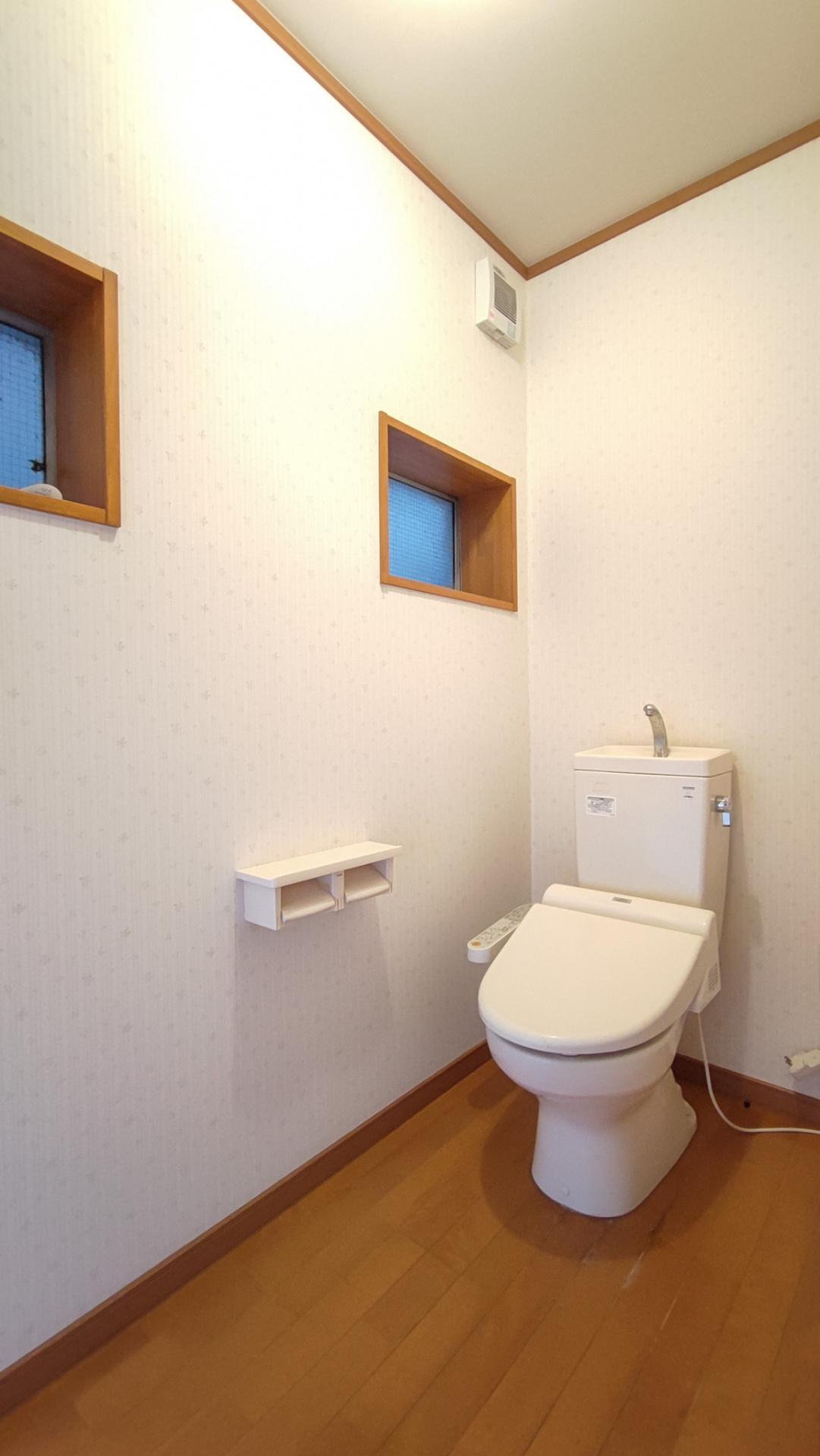 トイレ　1階トイレはウォシュレット付き！2階にもトイレがあります！